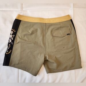 Men's Roark Board Shorts Size 36